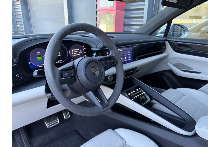 PORSCHE Macan Turbo 639 ch occasion Chenôve 11