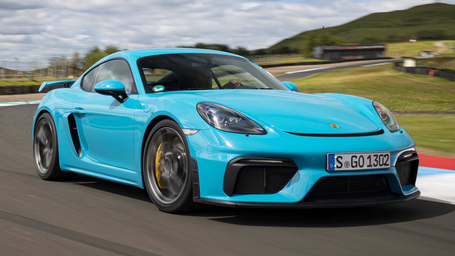 porsche-gt4-cayman